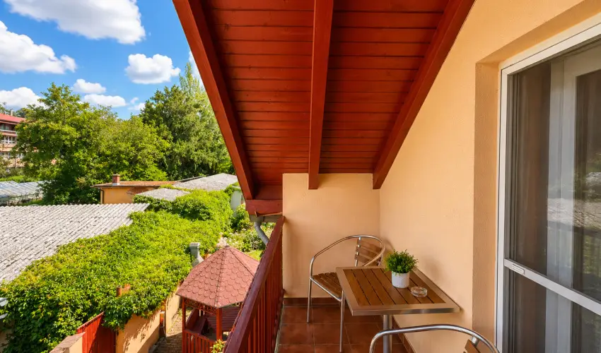 Hotel Vikt�ria S�rv�r - Augusztus 20. (min. 2 �j)
