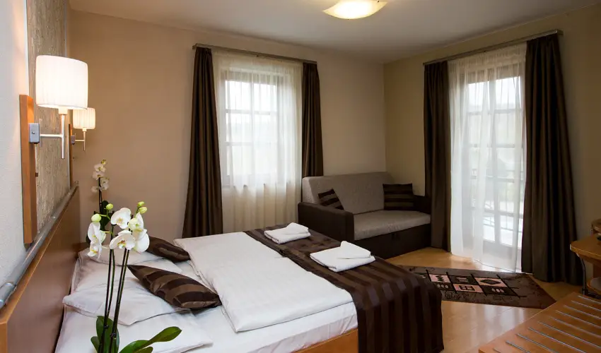 Hotel Villa V�lgy Eger - Augusztus 20. (min. 3 �j)