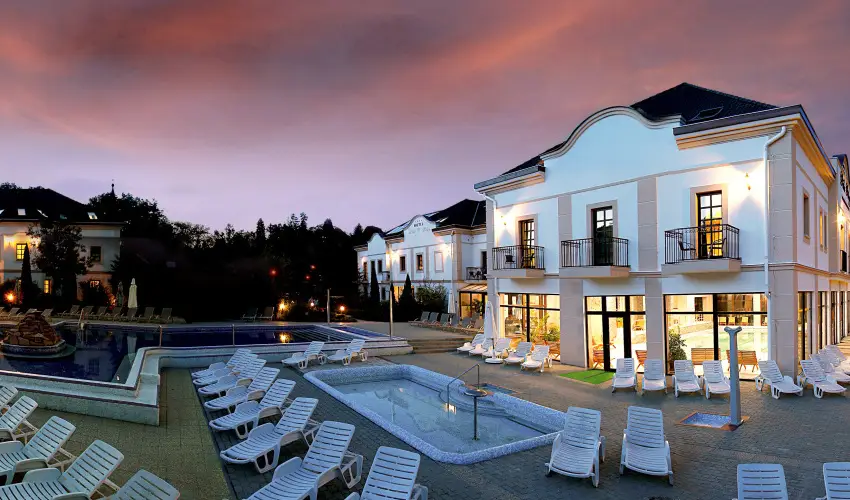 Hotel Villa V�lgy Eger - Augusztus 20. (min. 3 �j)