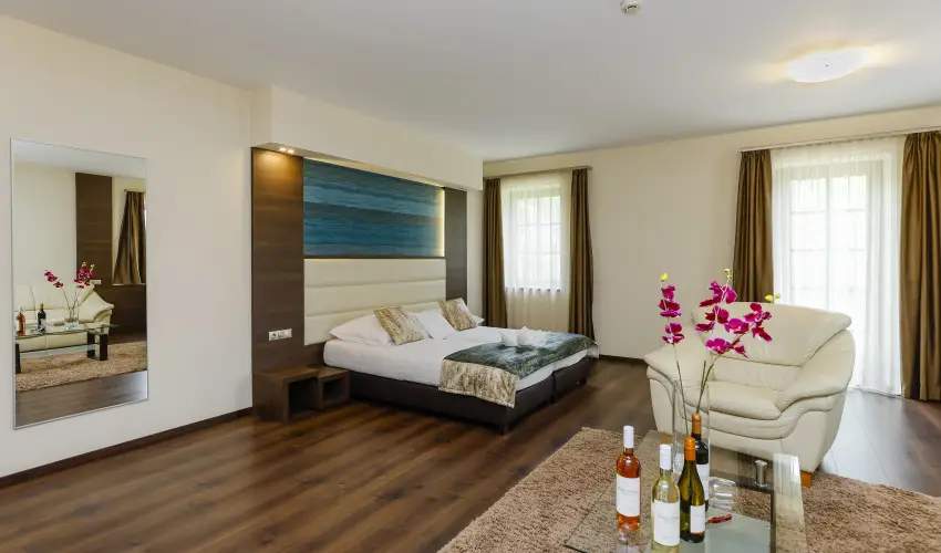 Hotel Villa V�lgy Eger - Augusztus 20. (min. 3 �j)