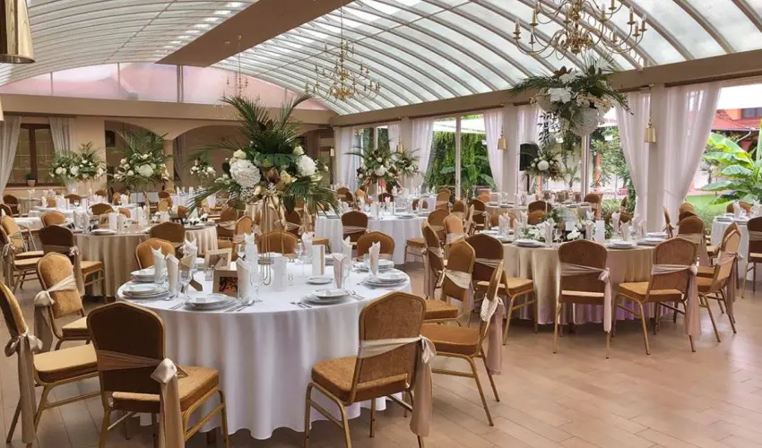 Hotel Vinum Wellness �s Konferencia Hotel Kisk�r�s - Augusztus 20.