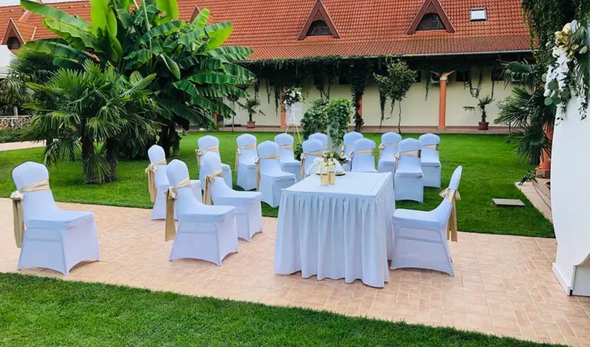 Hotel Vinum Wellness �s Konferencia Hotel Kisk�r�s - Augusztus 20.