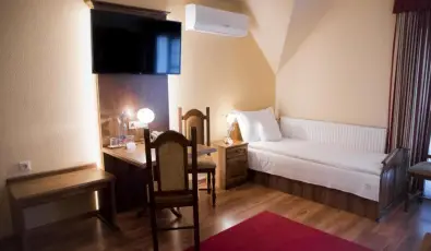 Hotel Vinum Wellness �s Konferencia Hotel Kisk�r�s