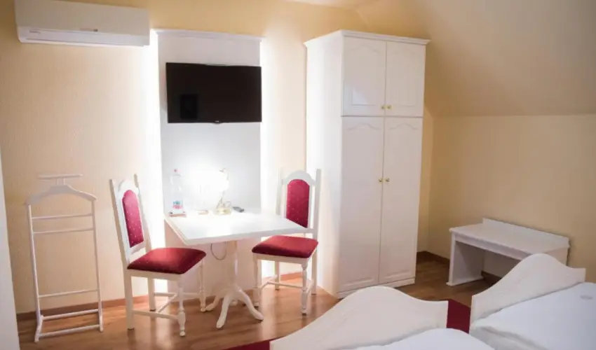 Hotel Vinum Wellness �s Konferencia Hotel Kisk�r�s - Augusztus 20.