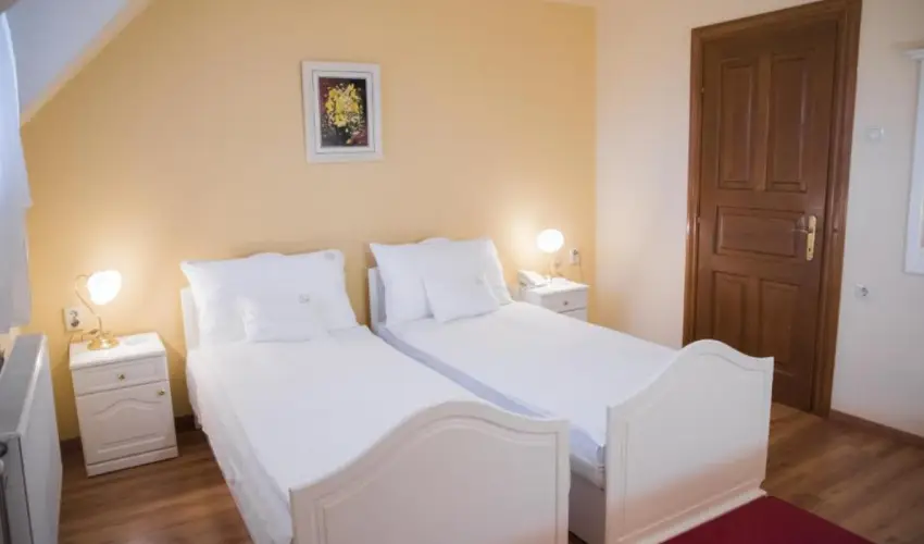 Hotel Vinum Wellness �s Konferencia Hotel Kisk�r�s - Augusztus 20.