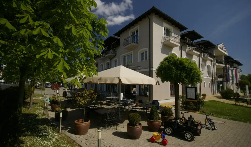 Hotel Xavin Hark�ny - Augusztus 20.