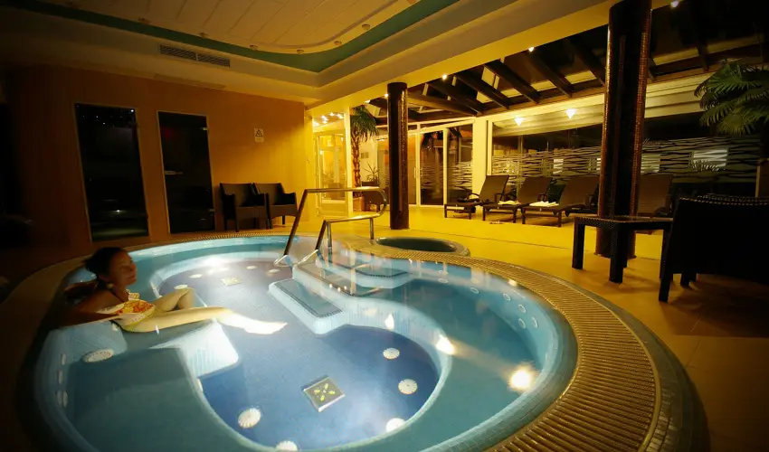 Hotel Xavin Hark�ny - Augusztus 20.