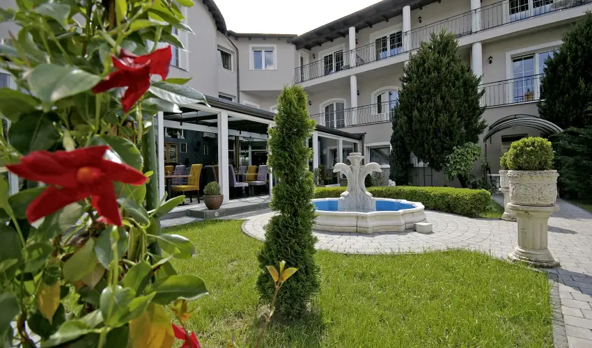 Hotel Xavin Hark�ny - Augusztus 20.