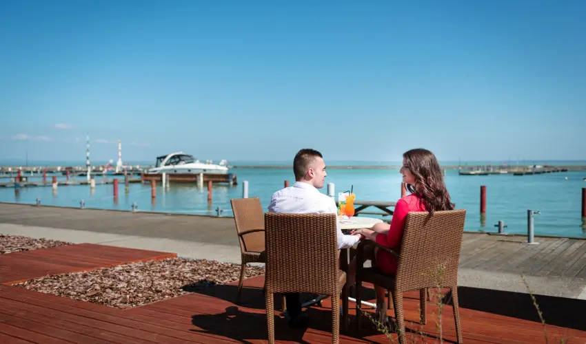 Hotel Yacht Wellness & Business Si�fok - Augusztus 20. (min. 3 �j)