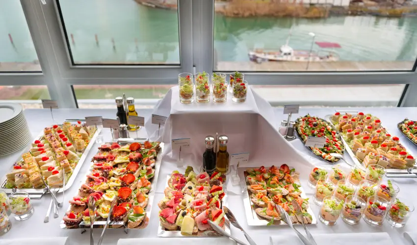 Hotel Yacht Wellness & Business Si�fok - Augusztus 20. (min. 3 �j)