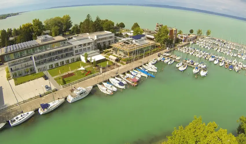 Hotel Yacht Wellness & Business Si�fok - Augusztus 20. (min. 3 �j)