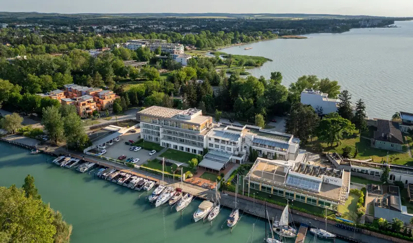 Hotel Yacht Wellness & Business Si�fok - Augusztus 20.