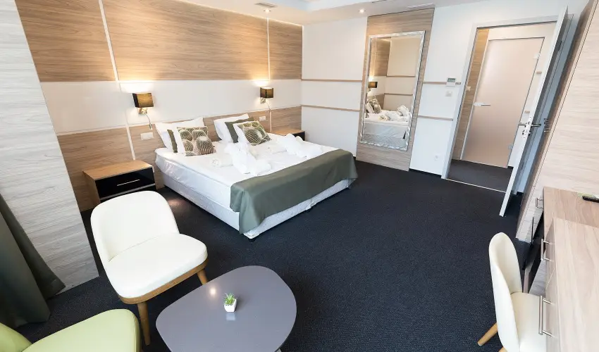 Hotel Zena Hvz - Augusztus 20. (min. 3 j)