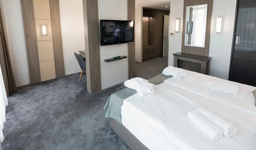 Hotel Zena Hvz - Augusztus 20. (min. 3 j)