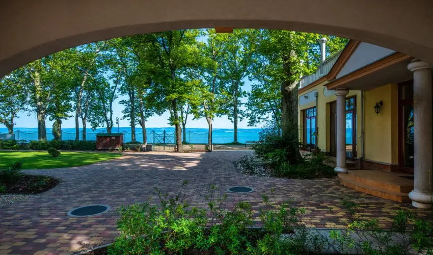 Hotel Anna Villa Balatonfldvr - Augusztus 20. (min. 2 j)