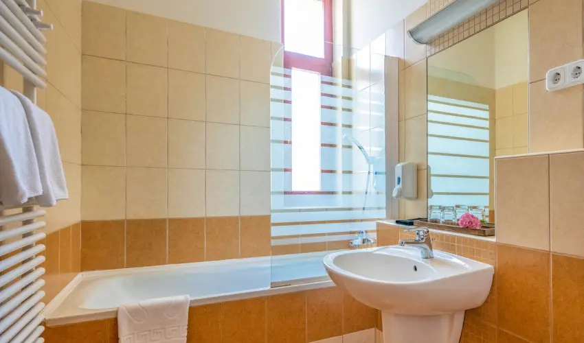 Hotel Anna Villa Balatonfldvr - Augusztus 20. (min. 2 j)