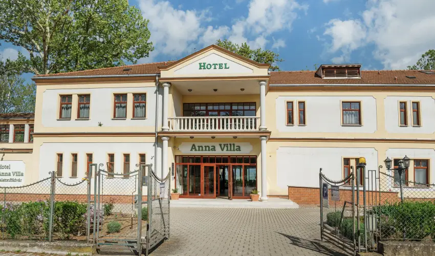 Hotel Anna Villa Balatonfldvr - Augusztus 20. (min. 2 j)