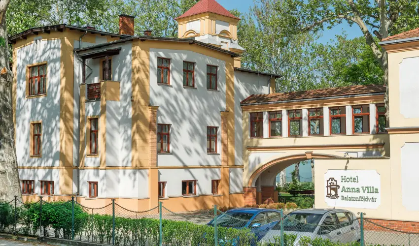 Hotel Anna Villa Balatonfldvr - Augusztus 20. (min. 2 j)