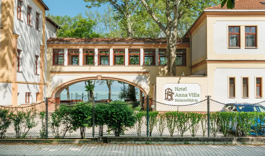 Hotel Anna Villa Balatonfldvr - Augusztus 20. (min. 2 j)
