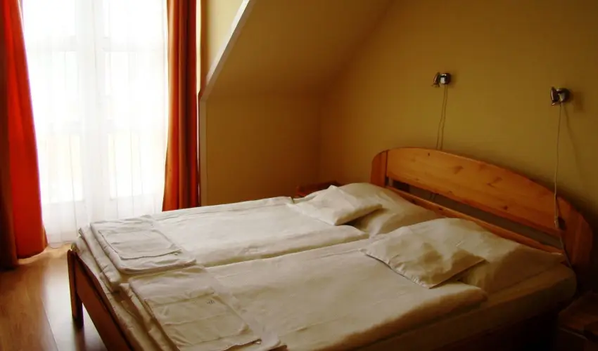 Therm�l Apartmanh�z Kom�rom - Augusztus 20.