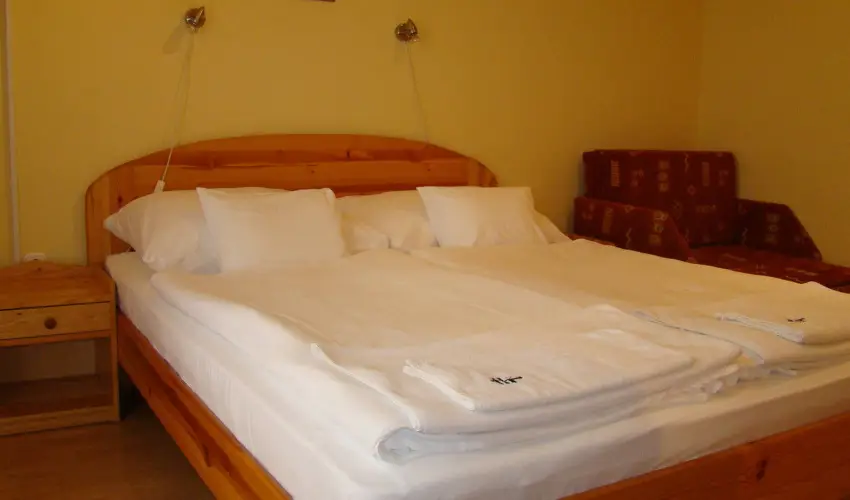 Therm�l Apartmanh�z Kom�rom - Augusztus 20.