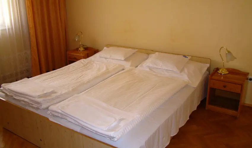 Therm�l Apartmanh�z Kom�rom - Augusztus 20.