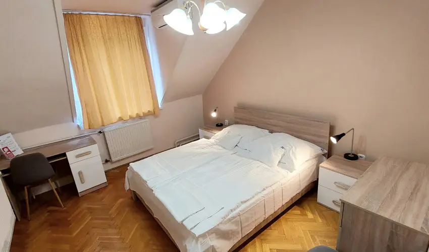 Therm�l Apartmanh�z Kom�rom - Augusztus 20.