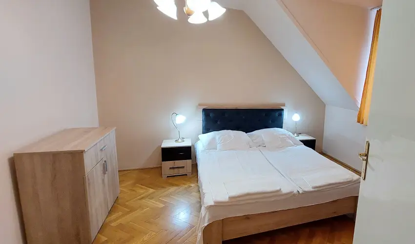 Therm�l Apartmanh�z Kom�rom - Augusztus 20.
