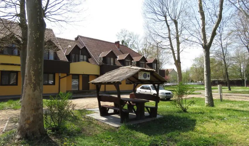 Therm�l Apartmanh�z Kom�rom - Augusztus 20.