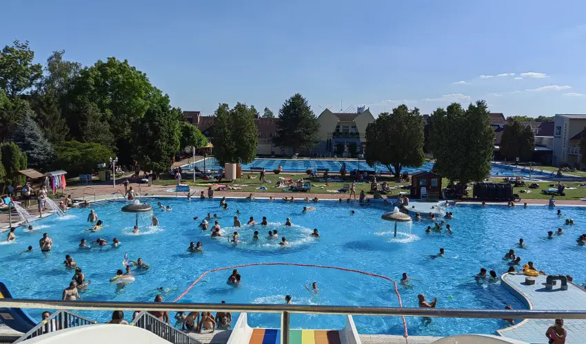 Therm�l Apartmanh�z Kom�rom - Augusztus 20.