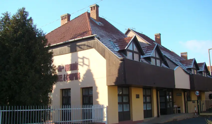 Therm�l Apartmanh�z Kom�rom - Augusztus 20.