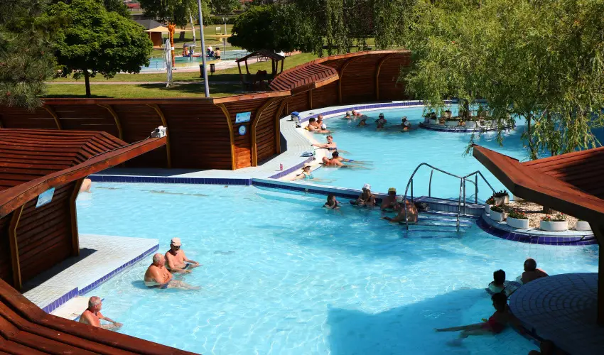 Therm�l Apartmanh�z Kom�rom - Augusztus 20.