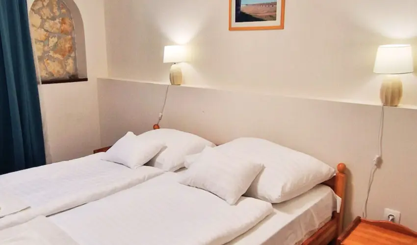 Therm�l Apartmanh�z Kom�rom - Augusztus 20.