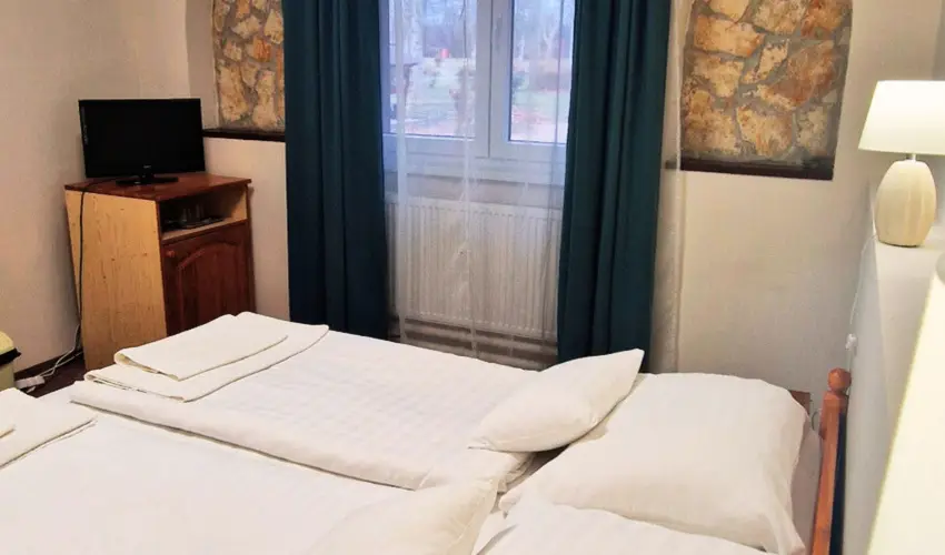 Therm�l Apartmanh�z Kom�rom - Augusztus 20.