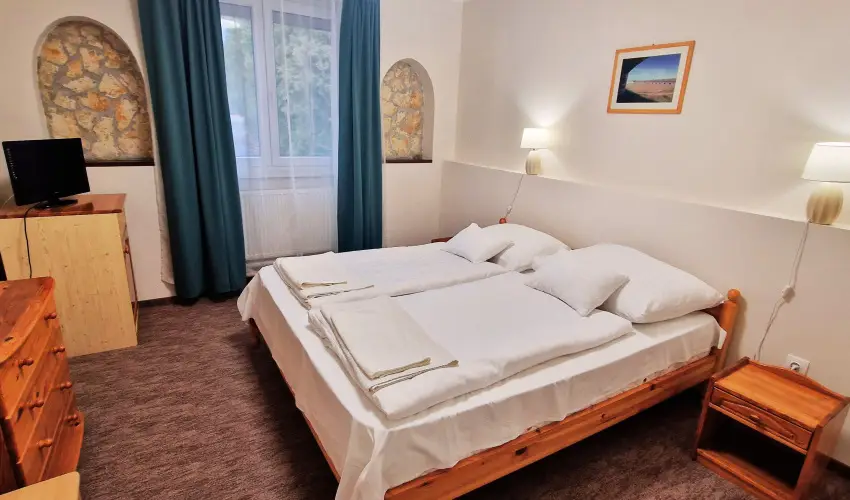 Therm�l Apartmanh�z Kom�rom - Augusztus 20.