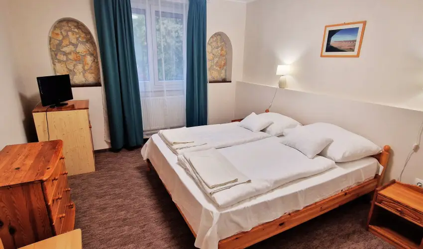 Therm�l Apartmanh�z Kom�rom - Augusztus 20.