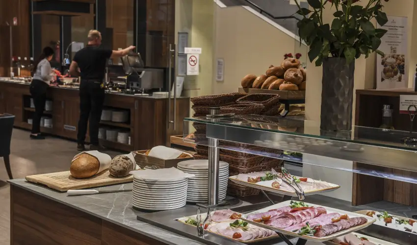 Hunguest Hotel S�st� Ny�regyh�za - S�st� - Augusztus 20. (min. 5 �j)