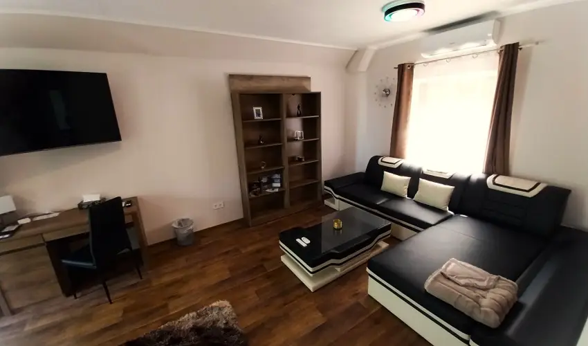 Hunor Vend�gh�z S�toralja�jhely - Augusztus 20. (min. 2 �j)