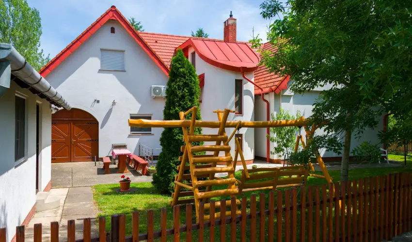 Huszr Vendghz rvnyes - Augusztus 20. (min. 3 j)