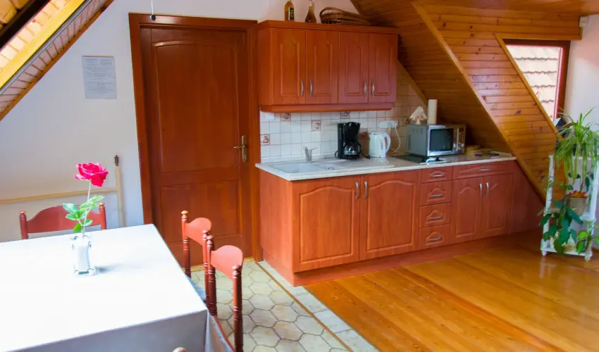 Huszr Vendghz rvnyes - Augusztus 20. (min. 3 j)