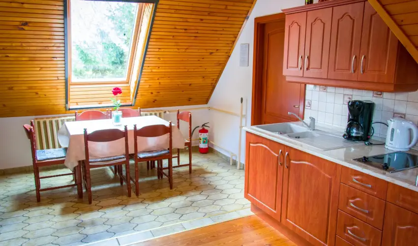 Huszr Vendghz rvnyes - Augusztus 20. (min. 3 j)