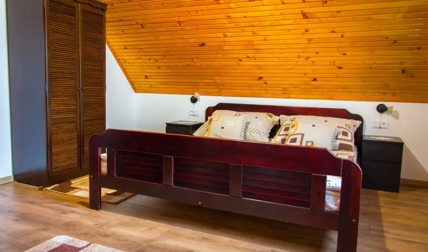 Huszr Vendghz rvnyes - Augusztus 20. (min. 3 j)