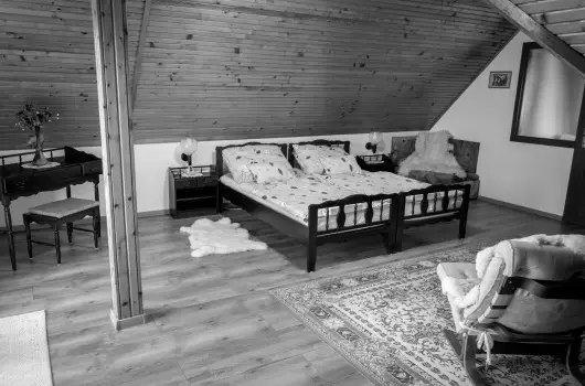 Husz�r Vend�gh�z - Augusztus 20. (min. 3 �j)