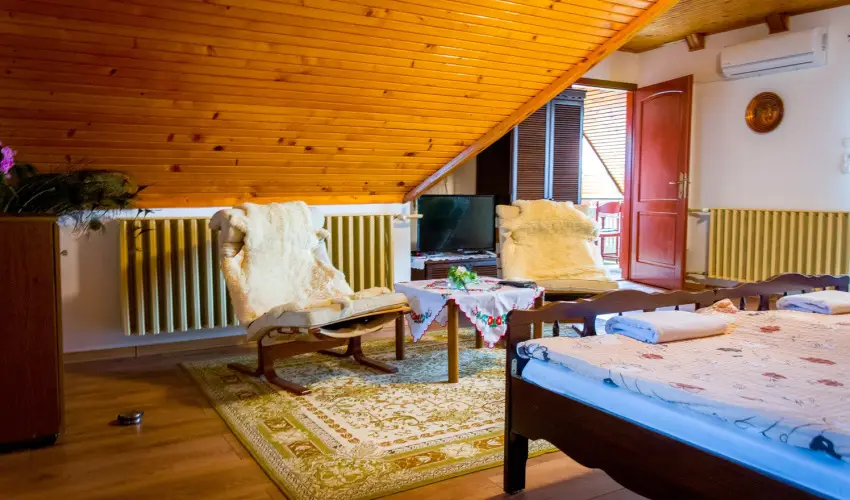 Huszr Vendghz rvnyes - Augusztus 20. (min. 3 j)