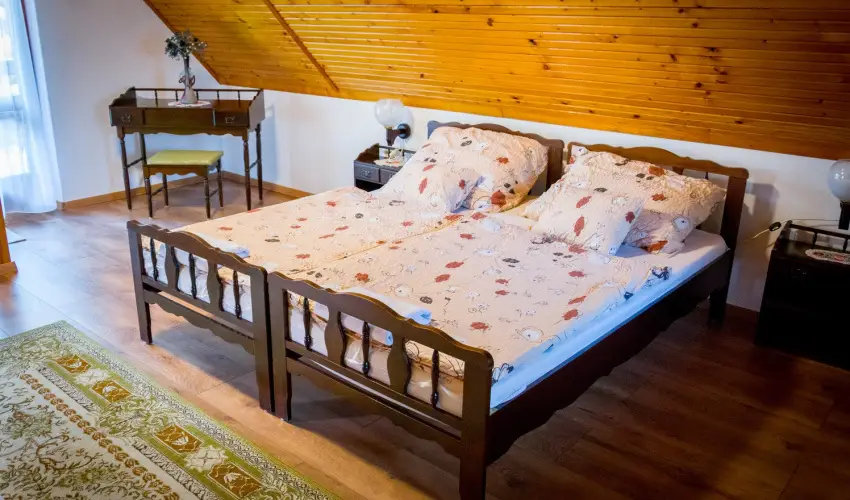 Huszr Vendghz rvnyes - Augusztus 20. (min. 3 j)