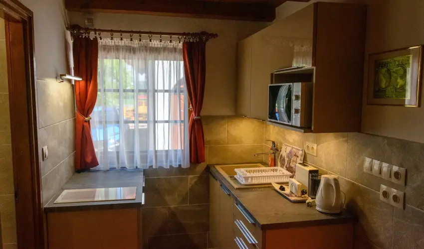 Huszr Vendghz rvnyes - Augusztus 20. (min. 3 j)