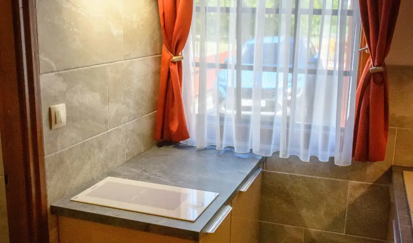 Huszr Vendghz rvnyes - Augusztus 20. (min. 3 j)