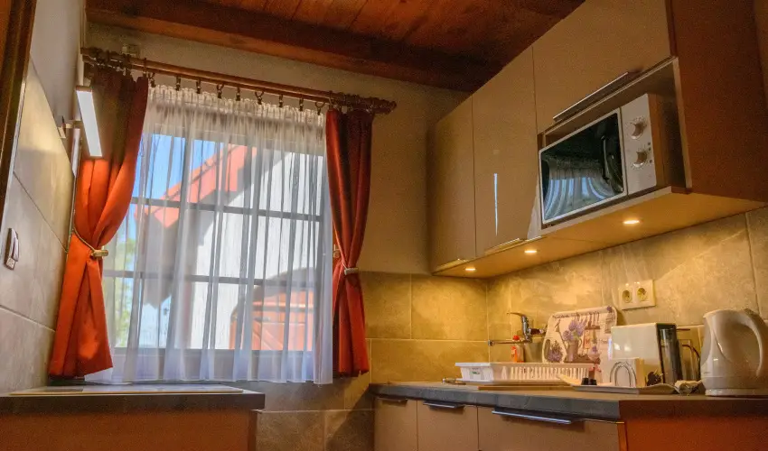 Huszr Vendghz rvnyes - Augusztus 20. (min. 3 j)