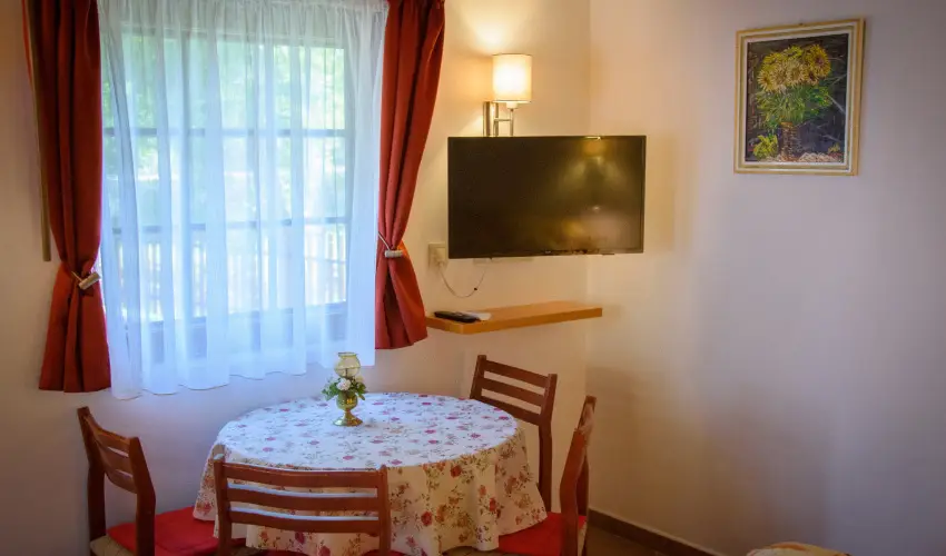 Huszr Vendghz rvnyes - Augusztus 20. (min. 3 j)