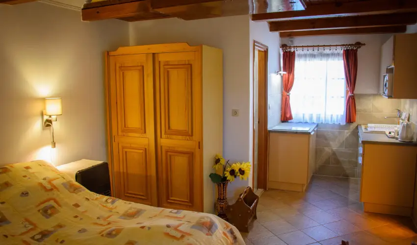 Huszr Vendghz rvnyes - Augusztus 20. (min. 3 j)